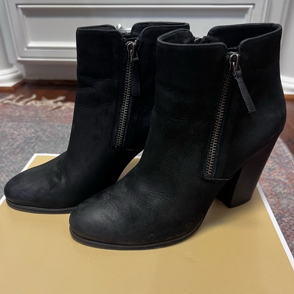 Michael Kors Denver Bootie; Distressed Leather: Size 7 - Picture 4 of 7